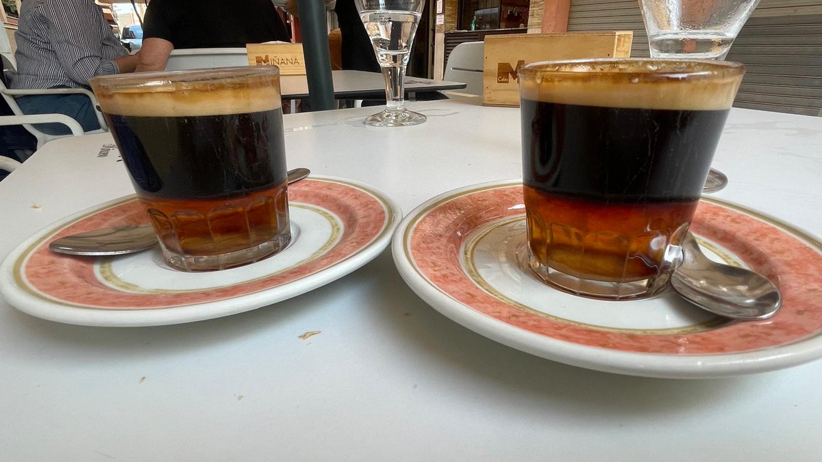 Germanet esmorzant en el Bar Mesón l' Albufera de Catarroja xicons!! Diu que tot de categoría, aixo si,..el cremaet carregaet jojojo <a href="/pacolonso/">Paco Alonso 🍊👉🦋</a> <a href="/CulturaAlmuerzo/">Cacau D'Or 🍊</a>