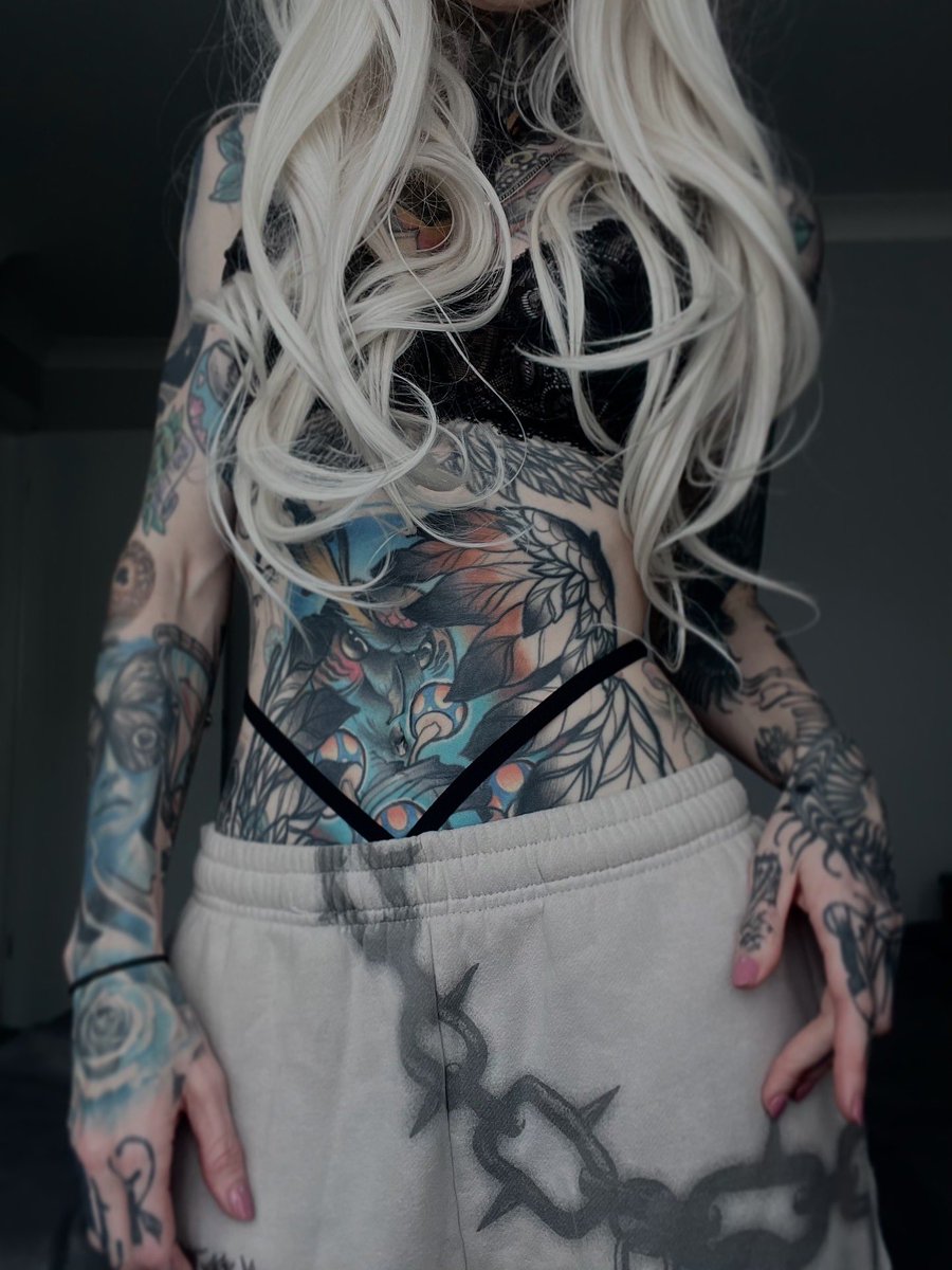 thel1ttlekitten's tweet photo. Hiiiii hey hello 

#named #tattooed #outfit #altgirl #memes https://t.co/0GJTDfXud0