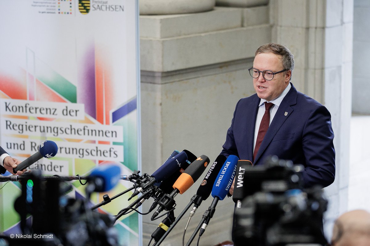 Staatskanzlei Thüringen (@thueringende) on Twitter photo Mit dem geplanten Sondervermögen Infrastruktur stellt die Bundesregierung wichtige Weichen für eine gemeinsame Investitionsoffensive. Ministerpräsident <a href="/mariovoigt/">Mario Voigt</a> begrüßt diesen Kurs – betont aber zugleich, dass Länder und Kommunen dabei finanziell nicht überfordert werden Mit dem geplanten Sondervermögen Infrastruktur stellt die Bundesregierung wichtige Weichen für eine gemeinsame Investitionsoffensive. Ministerpräsident <a href="/mariovoigt/">Mario Voigt</a> begrüßt diesen Kurs – betont aber zugleich, dass Länder und Kommunen dabei finanziell nicht überfordert werden
