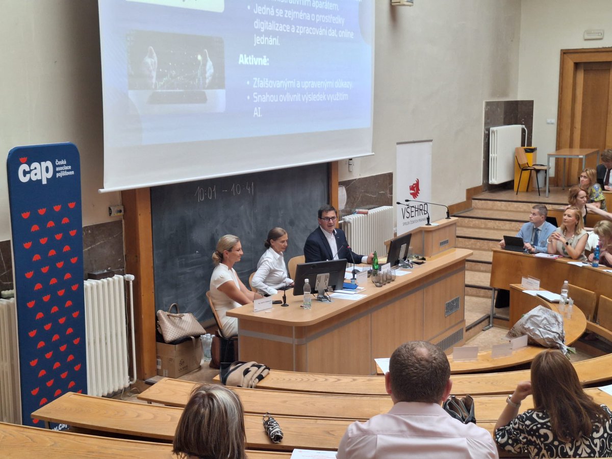 JUDr. Roman Horáček z Vrchního soudu v Praze se včera zúčastnil na PF UK III. ročníku konference Aktuální praxe v oblasti dokazování, která nesla podtitul “AI a dokazování” a sám vystoupil hned v prvním bloku s příspěvkem “Umělá inteligence a dokazování; hrozba a nutnost.”