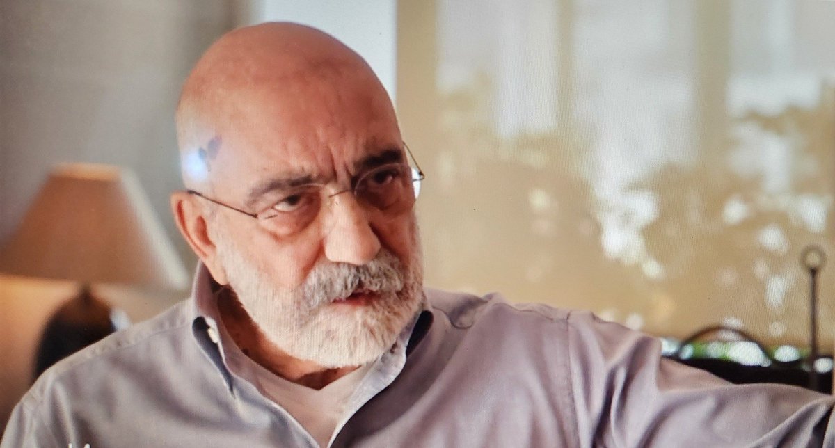 "Muhafazakar çevreden neden bir Ahmet Altan çıkmaz?" tartışması başlamış yine...

Sadece muhafazakarlardan değil başka mahallelerden de çıkmaz bir Ahmet Altan, rahat olun. 

Çünkü Ahmet Altan, kişiler, partiler, örgütler, ideolojiler, inançlar ve kimlikler ile ilgili değil;