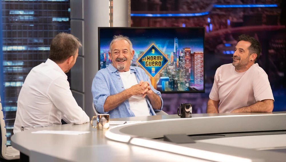 AtresmediaPublicidad (@atresmediapubli) on Twitter photo 📺🐜<a href="/El_Hormiguero/">El Hormiguero</a> encadena su 20ª semana consecutiva como el programa LÍDER con una media de 2 M, un 15,5% y 4,6 M de espectadores únicos.
➡️Ayer también fue el programa más visto de la #TV con 1,7 M (11,7%) y +4,1 M de espectadores únicos, con <a href="/karguinano/">Karlos Arguiñano</a> y #JosebaArguiñano 📺🐜<a href="/El_Hormiguero/">El Hormiguero</a> encadena su 20ª semana consecutiva como el programa LÍDER con una media de 2 M, un 15,5% y 4,6 M de espectadores únicos.
➡️Ayer también fue el programa más visto de la #TV con 1,7 M (11,7%) y +4,1 M de espectadores únicos, con <a href="/karguinano/">Karlos Arguiñano</a> y #JosebaArguiñano