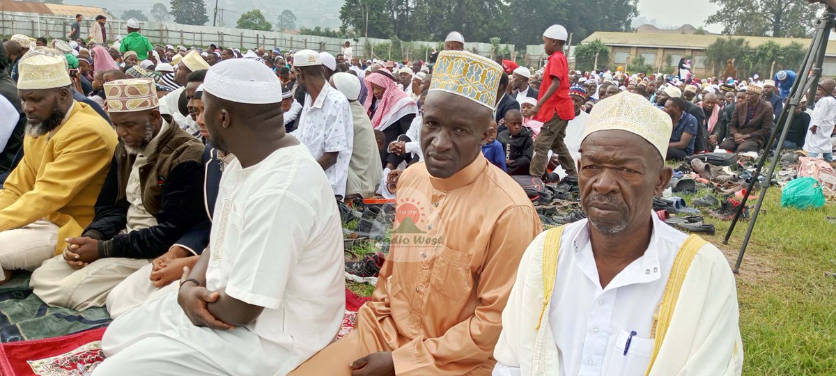 Gamba Mpurire (@radiowestug) on Twitter photo #WestUpdates || KABALE
Abasiraamu bashabwa okuguma nibashaba eshaara 5 burizooba baaba nibenda kutunga emigisha kuruga ahari Ruhanga.
Okushaba oku kwahebwayo Sheikh Kabu Lule aha kusaara Eid Al Adha aha mizigiti ogwa Kirigime omuri Kabale.
📷: <a href="/JobApuuli/">Job Apuuli Adventures</a>
1/2 #WestUpdates || KABALE
Abasiraamu bashabwa okuguma nibashaba eshaara 5 burizooba baaba nibenda kutunga emigisha kuruga ahari Ruhanga.
Okushaba oku kwahebwayo Sheikh Kabu Lule aha kusaara Eid Al Adha aha mizigiti ogwa Kirigime omuri Kabale.
📷: <a href="/JobApuuli/">Job Apuuli Adventures</a>
1/2