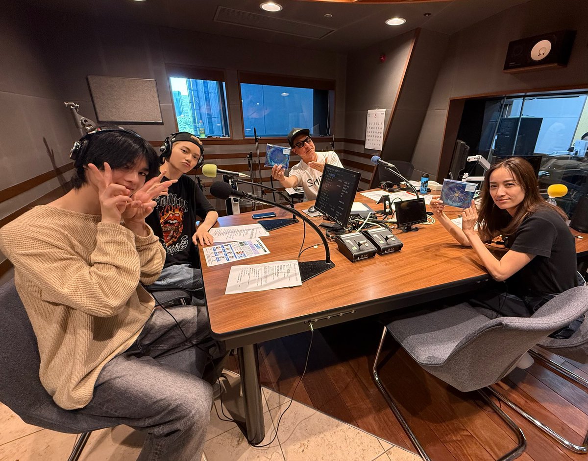 💙#aoen日和📷☀️250606
#ハク🦢 #礼央🐰

📻『FRIDAY GOES ON』に初出演いたしました！
#斉藤リョーツ さん、#藤井悠 さん、ありがとうございました💙

#フライデーゴーズオン
#aoen #アオエン
#HAKU #REO