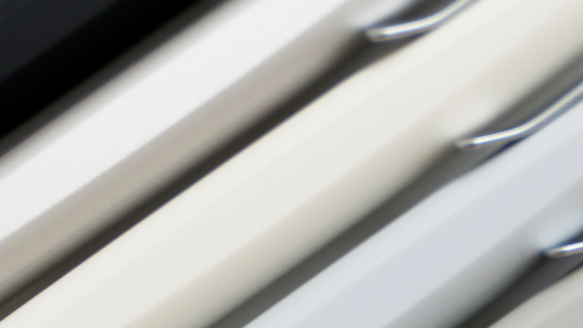 【ZOOML2 触れたくなる秘密】
ZOOM L2の軸は、驚くほどしっとりした感触。その感触をつくりだしているのは、ソフトフィール塗料“ネオラバサン”
画像3枚目は、試験的にネオラバサン塗装をしたもの。約10年経過していますが現在も心地よい感触のままです。

#1本の美学 #ZOOM
zoom-japan.com/products/l2/