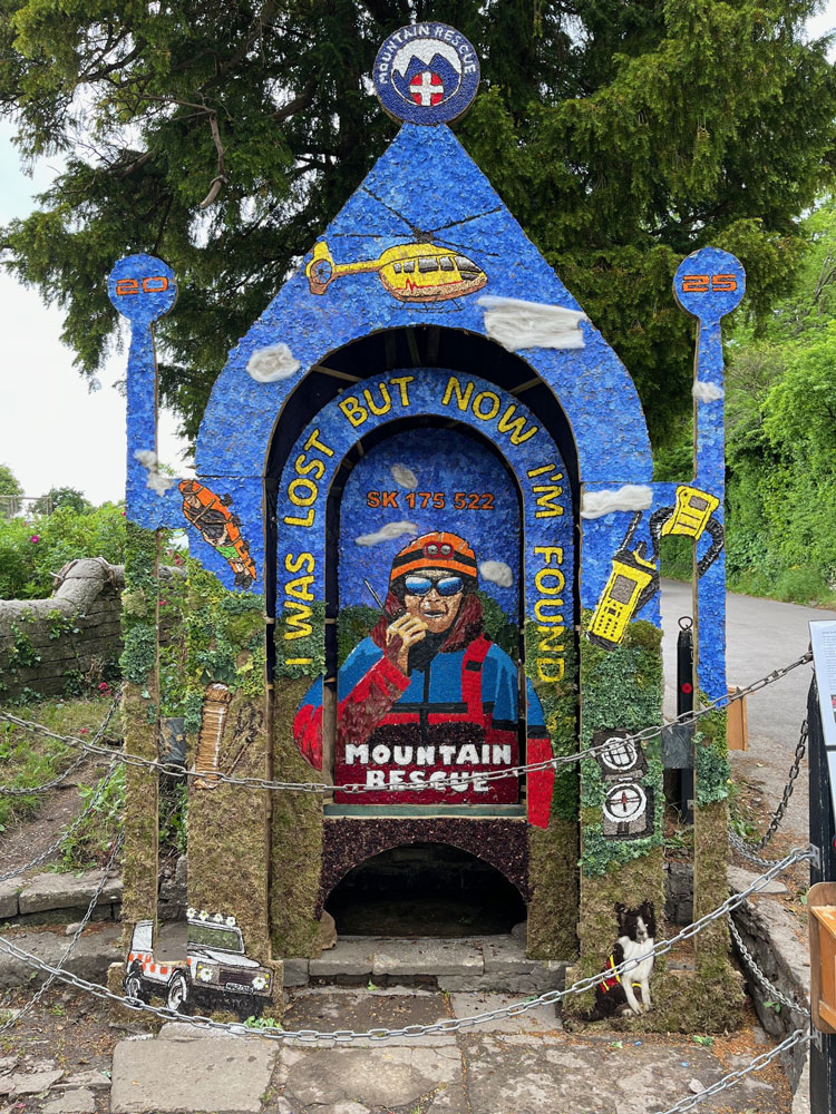 Be inspired by the incredible art form of #WellDressings, being kept alive by volunteers. 👏

Explore towns &amp; villages in the #PeakDistrict from now until Sept &amp; keep your eyes peeled near those wells &amp; water features! 💦

Check out these creations from #Tissington last week! 💚