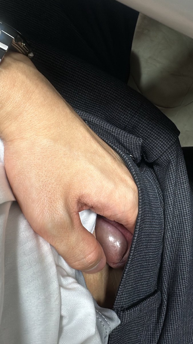 上班看推特看到超硬
然後在位置上偷偷拿出來透氣🥵🥵🥵
不會被同事發現大櫻桃吧
