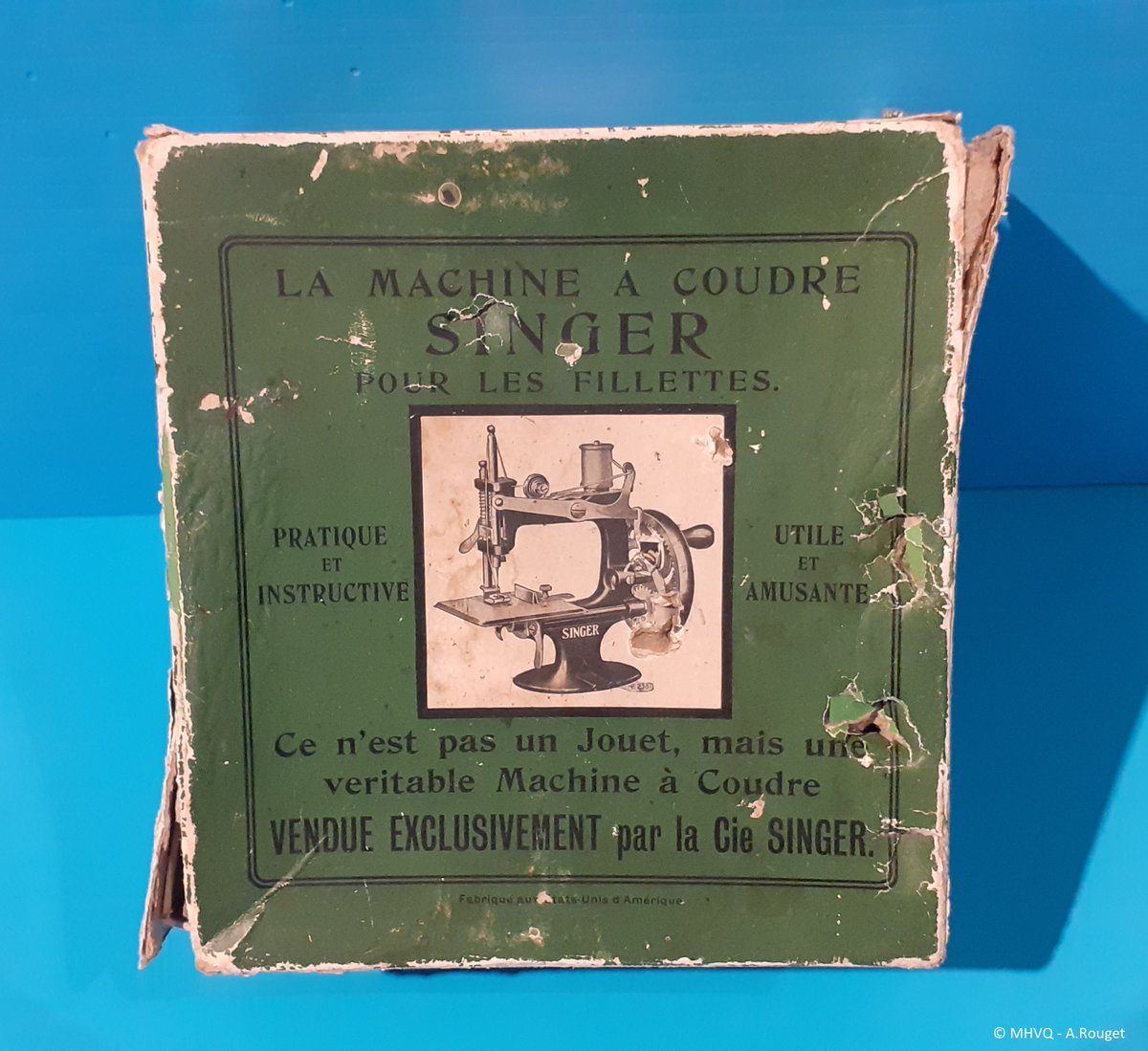 #MuseumWeek2025 #VisiteAuMuséeMW
La #VitrineDuMois permet de présenter de nouveaux objets aux visiteurs. Ce mois-ci, carte blanche à l'Association du Musée des ATP du Talou qui expose cette machine à coudre pour enfants, de la 1e moitié du 20e s.😀
#VisitMuseumsMW #LocalHeritage
