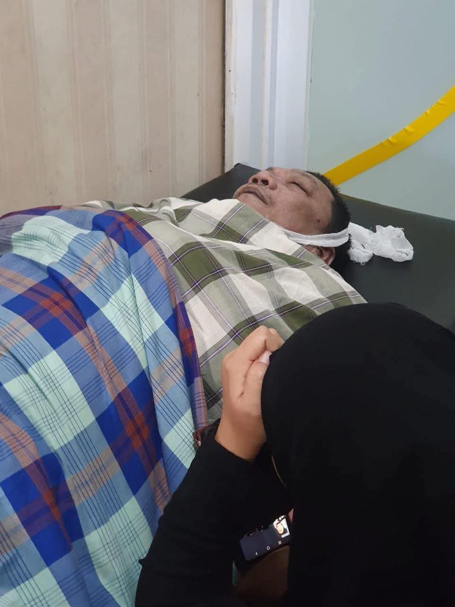 Répoeblikën (@repoeblikan) on Twitter photo Innalillahi wa inna ilaihi rojiun.
Dpt berita rekan yg ada di TKP.
Ustadz Dr.<a href="/UstadzWaloni/">Yahya Waloni</a> Khutbah di masjid Darul Falah MinasaUpa tiba² jatuh & dilarikn ke RS.Bahagia Minasaupa.
Dlm prjalanan beliau wafat.
Ke istiqomahan beliau Insha Allah jd pemberat amalan & pahala.
😭😭 Innalillahi wa inna ilaihi rojiun.
Dpt berita rekan yg ada di TKP.
Ustadz Dr.<a href="/UstadzWaloni/">Yahya Waloni</a> Khutbah di masjid Darul Falah MinasaUpa tiba² jatuh & dilarikn ke RS.Bahagia Minasaupa.
Dlm prjalanan beliau wafat.
Ke istiqomahan beliau Insha Allah jd pemberat amalan & pahala.
😭😭