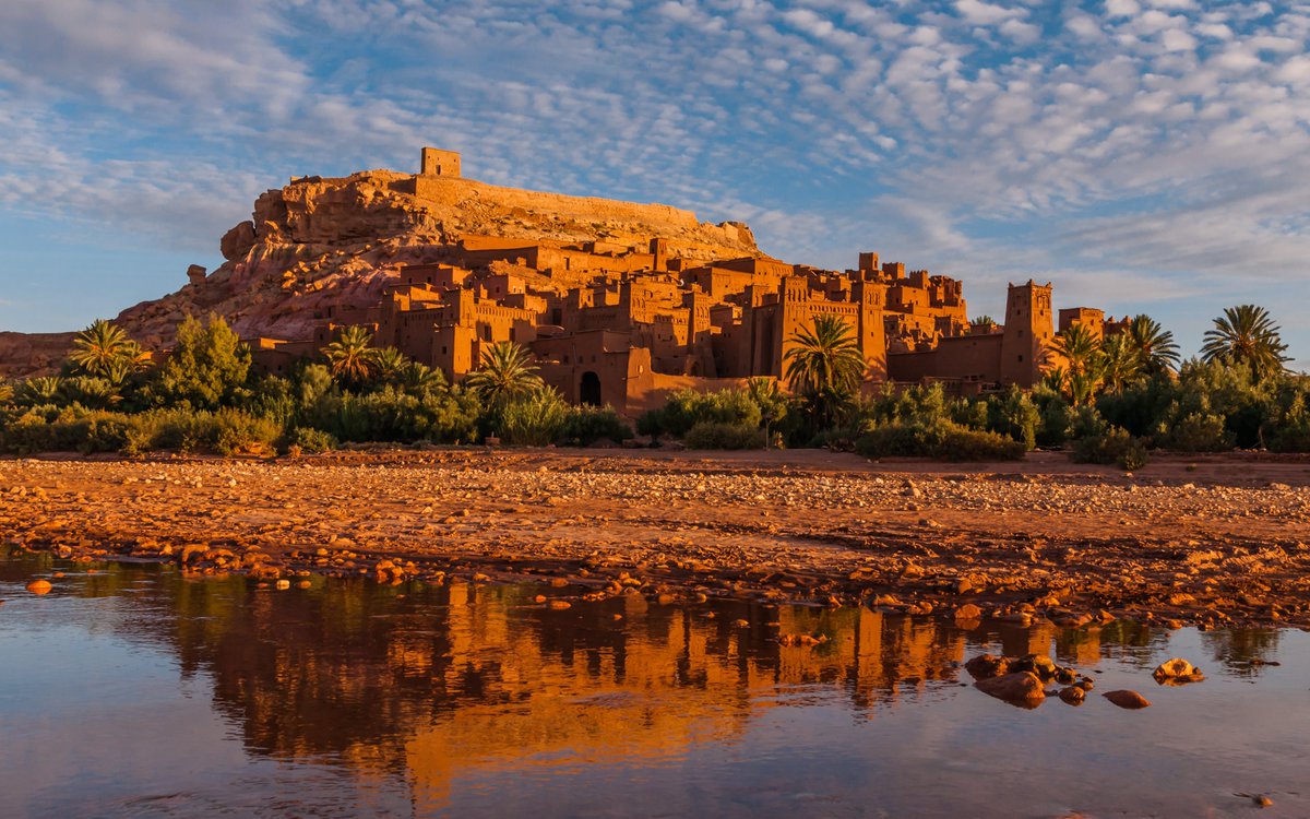 Uarzazat, la puerta del desierto de Marruecos, es el Hollywood de África. Prueba de ello son las numerosas películas que se han rodado entre sus casas de adobe.
''La joya del Nilo'', ''El hombre que supo reinar'', ''Gladiator''...
''007: Alta tensión''
<a href="/Viajacon007/">Licenciaparaviajar</a> #turismodecine