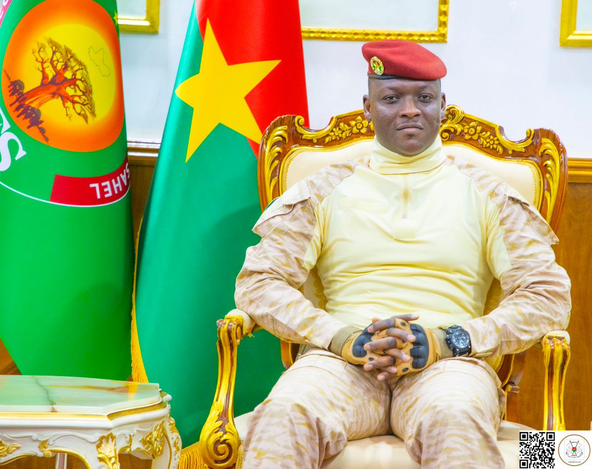 La célébration de la Tabaski m'offre l'occasion de rendre hommage aux fidèles musulmans du Burkina Faso et de la Diaspora pour leur contribution à la Paix et à la Sécurité. 
Le rappel du sacrifice doit susciter en chacun de nous l'amour de la Patrie et de son prochain. C'est