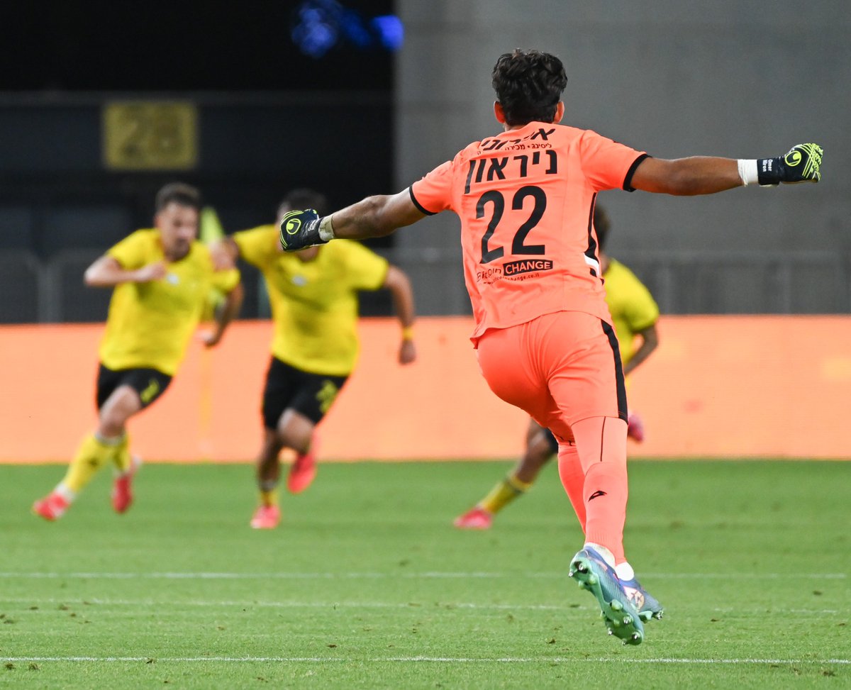 📸 גלריית הצילומים הטובים ביותר של העונה! 
ביקשנו מצלם המועדון הוותיק שלנו ברני ארדוב לבחור את התמונות הכי טובות שלו מהעונה - וזהו החלק הראשון מהרגעים הכי יפים ומרגשים של העונה 💛
תודה לברני על העבודה המקצועית והמסורה 🙏