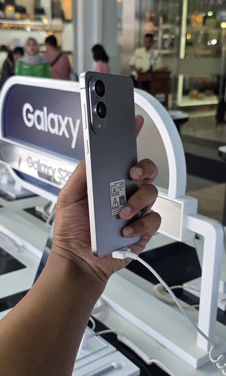 thoifhard's tweet photo. 25edge samsung✨ beyondslim s25 edge
#samsunggalaxys25edge #beyondslimOnHand #beyindSlim #samsungstoretigaputramoglobbyutama https://t.co/6PsAjdBBhl