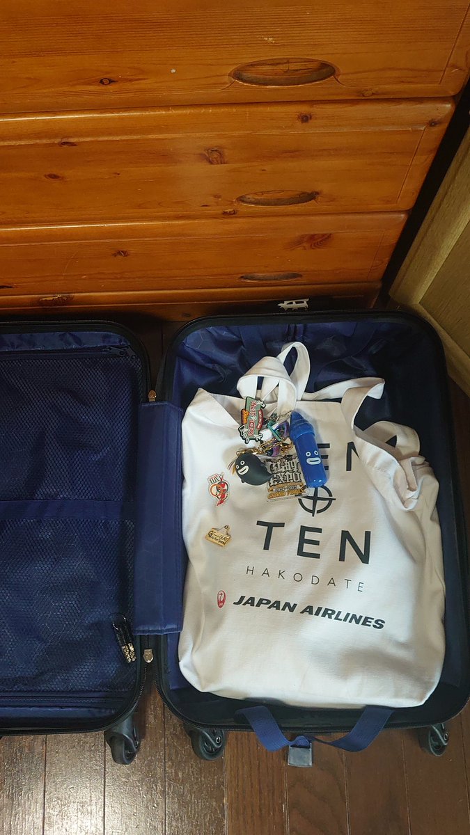 06rainbird03's tweet photo. 明後日の京セラドーム楽しみすぎて荷物まとめてしまった🥰
神奈川からTERUさんのバースデーお祝いに行きまーす
#GLAY
#京セラドーム https://t.co/KNodoCW2O4