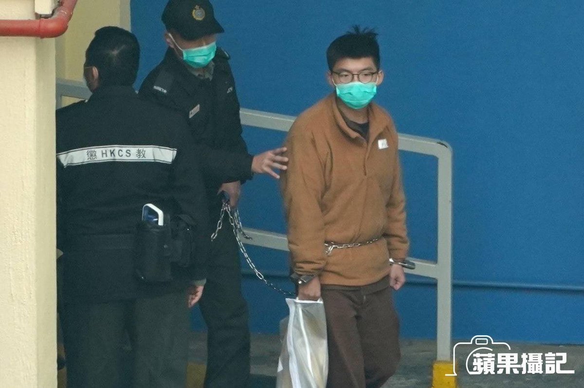 El líder del moviment democràtic estudiantil de Hong Kong, Joshua Wong, que compleix pena de 4 anys de presó, rep una nova acusació xinesa que podria suposar-li cadena perpètua. Aquí com si sentissin ploure i Illa i el seu <a href="/govern/">Govern de Catalunya</a> de viatge a Pequín el juliol per celebrar-ho.