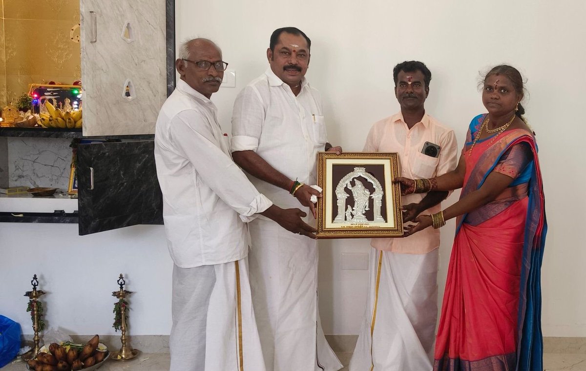 Madura Senthil (@madura_senthil) on Twitter photo திருச்செங்கோடு நகரம், கோம்பை நகர் திரு.ரவிக்குமார் அவர்கள் இல்ல புதுமனை புகு விழாவில் கலந்து கொண்டு வாழ்த்துக்கள் தெரிவித்தோம். திருச்செங்கோடு நகரம், கோம்பை நகர் திரு.ரவிக்குமார் அவர்கள் இல்ல புதுமனை புகு விழாவில் கலந்து கொண்டு வாழ்த்துக்கள் தெரிவித்தோம்.