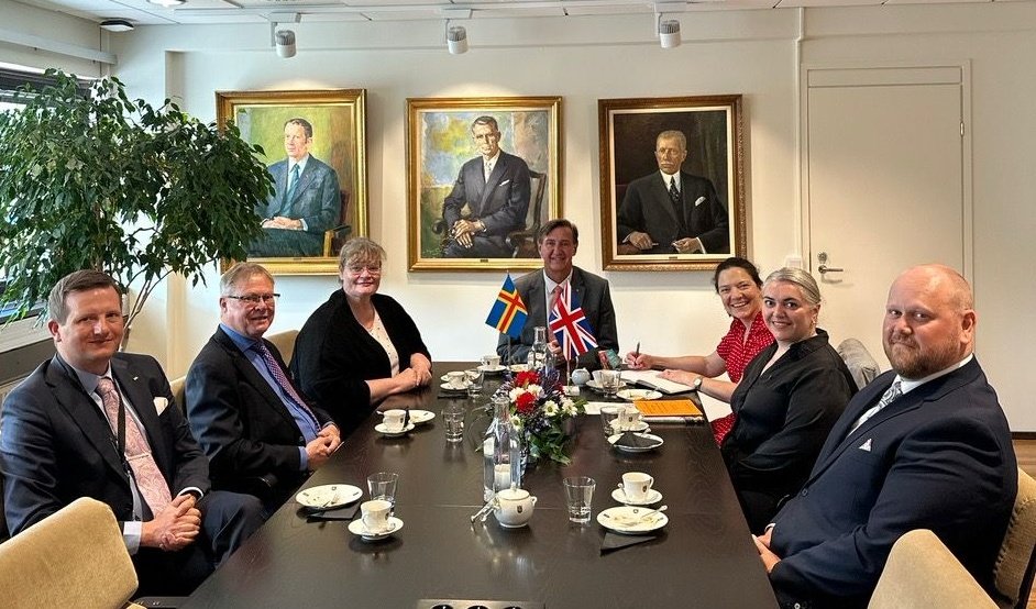 FCDOLauraDavies's tweet image. What a glorious day in Åland! The first of many, I hope!

 A huge Tack! to everyone for the welcome, and especially to Premier @KSjgren, Speaker @jorgenpettersso, and our lovely Honorary Consul Bosse!