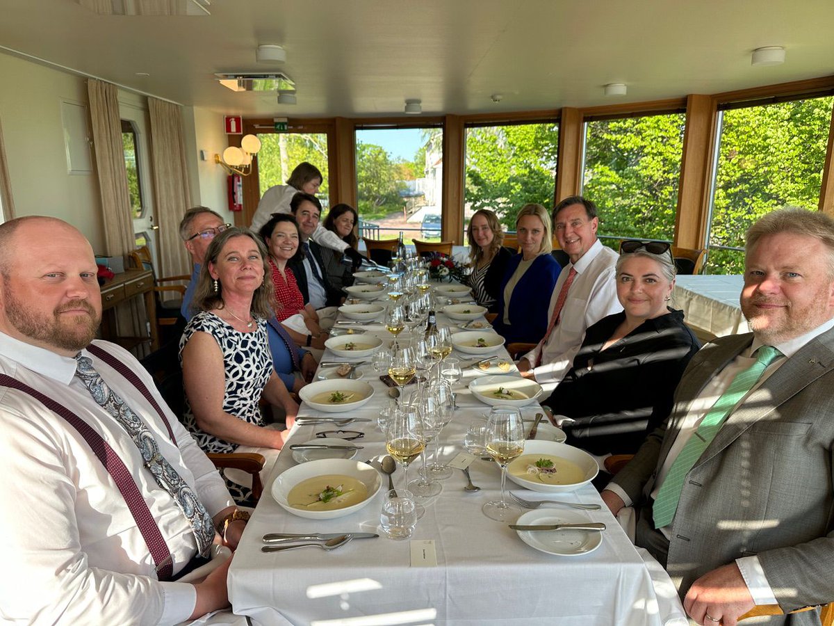 FCDOLauraDavies's tweet image. What a glorious day in Åland! The first of many, I hope!

 A huge Tack! to everyone for the welcome, and especially to Premier @KSjgren, Speaker @jorgenpettersso, and our lovely Honorary Consul Bosse!