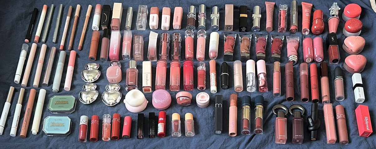 과연 난 립이 얼마나 있을까 싶어서 다 꺼내봤어유

립덕후치곤 생?각보단 많지 않은 것 같아유 더 사도 되겠다🤤