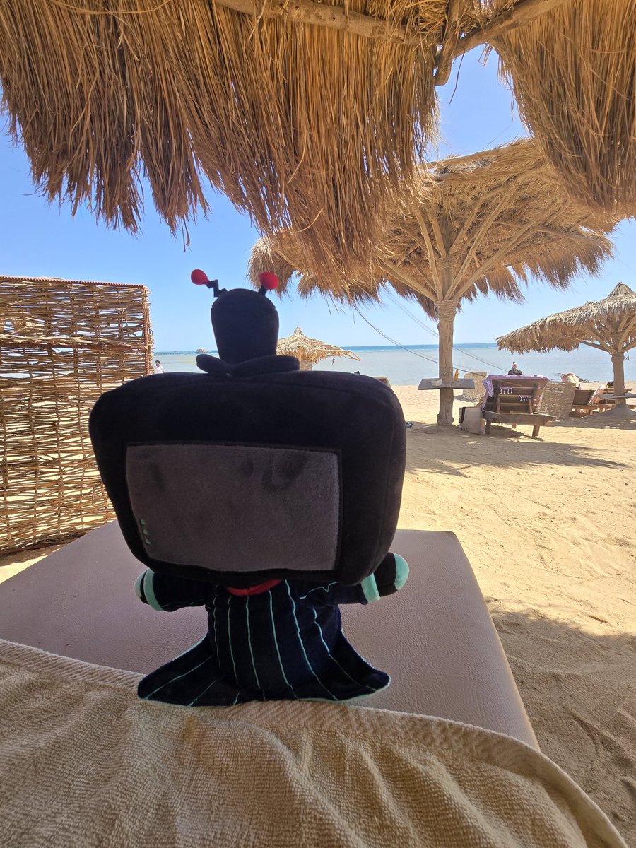 Jade_C93's tweet image. Writing fic on the beach today ^-^ hopefully get more of lv written