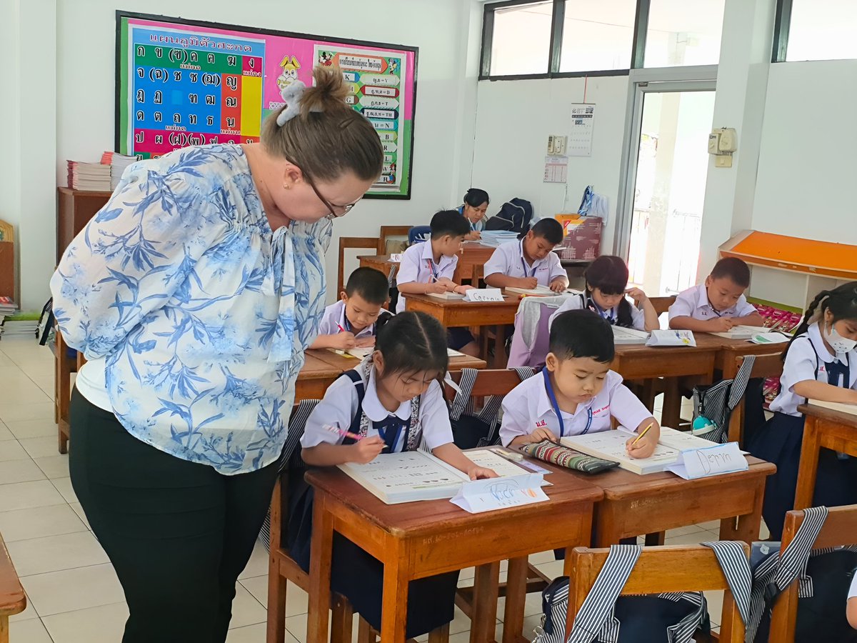 BFITSThailand's tweet image. Teacher Madeleine from our MRB BFITS Program is making math magical 🌟 First graders dive into addition with counting bears, colorful cubes, and sticker fun—showing numbers can be adorable &amp;amp; exciting.

Join us today 🇹🇭 #MRB #BFITSProgram #ShineWithBFITS #JoinMRB #TeachInThailand
