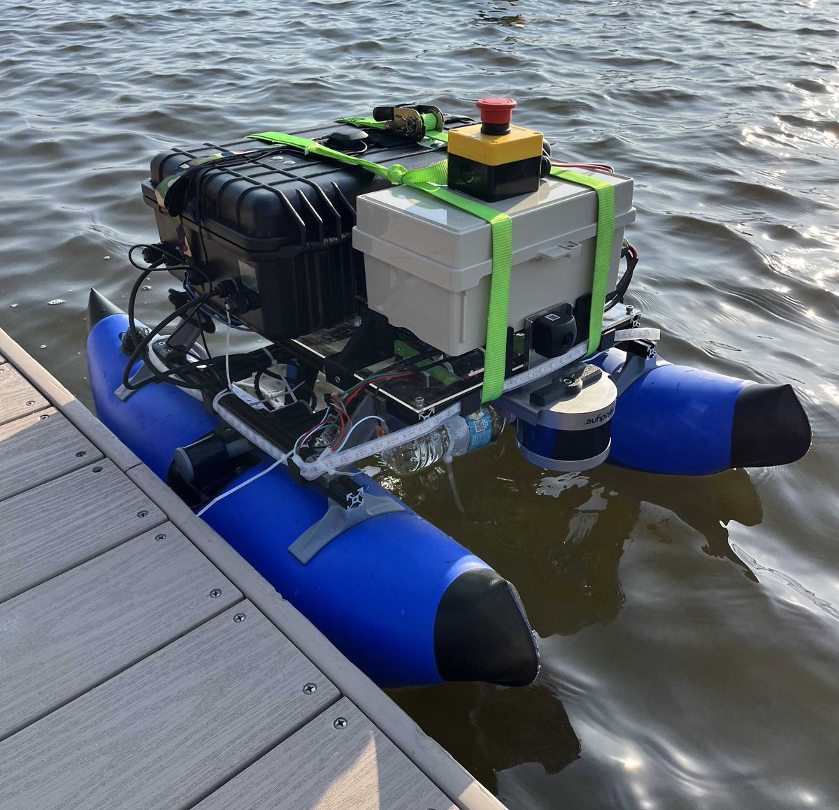 【特別なお知らせ】
今年のRoboBoatに出場した自律航行型無人船 "mini-V" をrobomech2025にて発表しています！

2A2-I12「RoboBoat2025のための自律航行型無人船の開発」