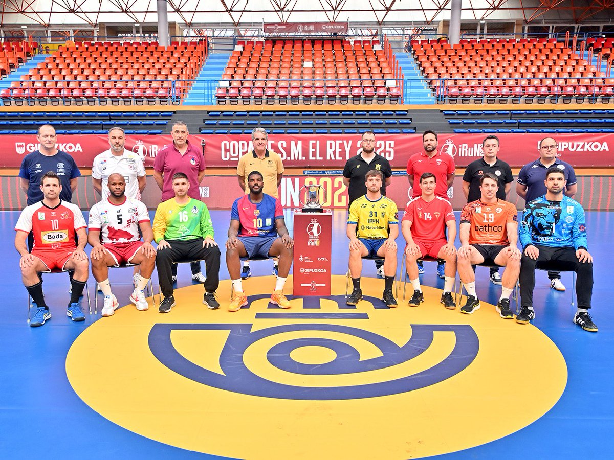 𝗔𝘆𝗲𝗿 𝗽𝘂𝗱𝗶𝗺𝗼𝘀 𝘃𝗲𝗿 𝗹𝗮 🏆 𝗽𝗼𝗿 𝗽𝗿𝗶𝗺𝗲𝗿𝗮 𝘃𝗲𝘇 😮‍💨

¡Esto empieza! 🤾🏽‍♂️ Hoy jugamos el primer partido de la #CopaRey2025 🆚 <a href="/ciudadlogronobm/">Club Balonmano Ciudad de Logroño</a> 

¡𝗩𝗮𝗺𝗼𝘀 𝗮 𝗽𝗼𝗿 𝘁𝗼𝗱𝗮𝘀! ⚔️🍍

📸 RFEBM / J. L. Recio

<a href="/RFEBalonmano/">RFEBalonmano</a> 
 #DejandoHuella 👣 #BadaHuesca