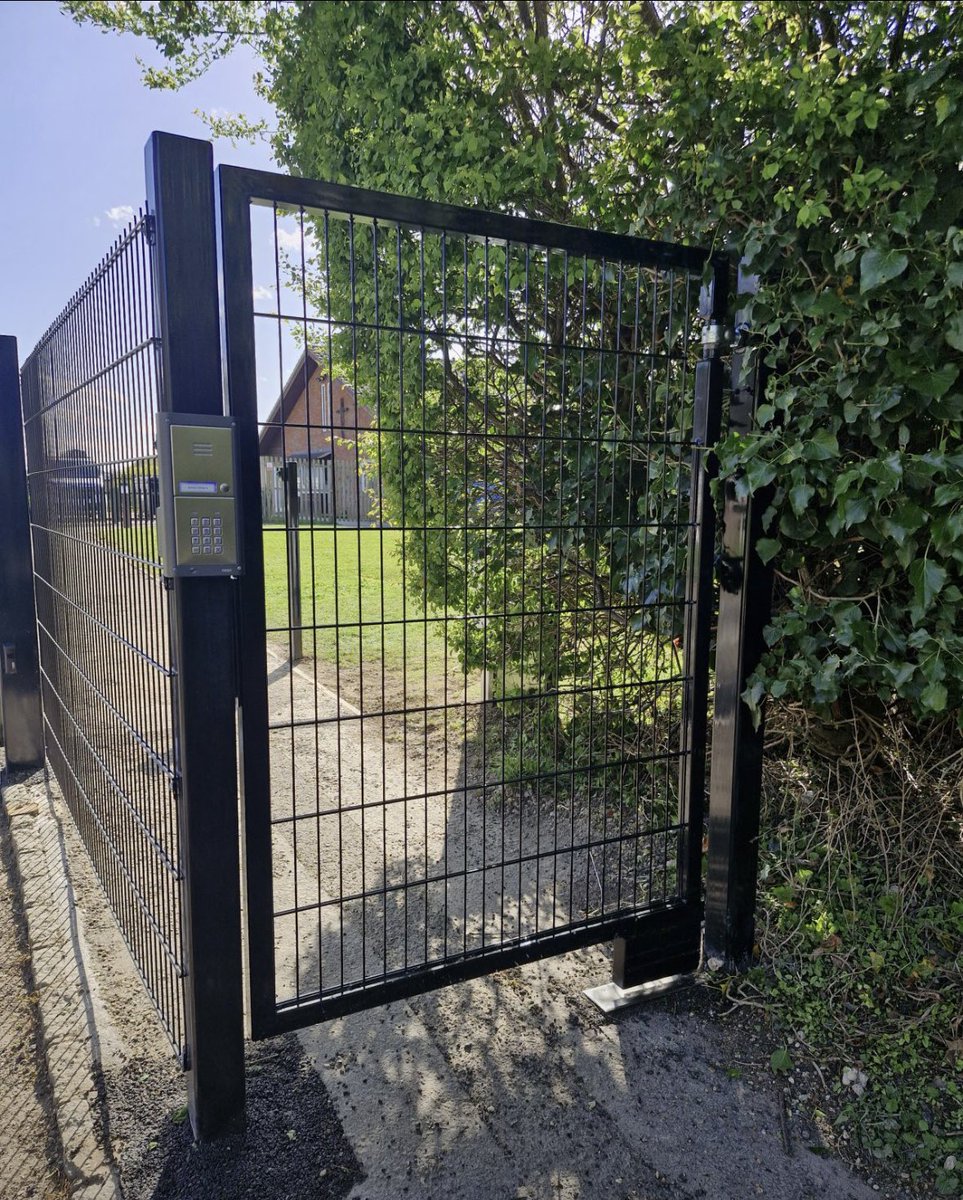 VidexSecurity's tweet photo. Our #GSM audio intercom system provides secure, reliable #accesscontrol for this new pedestrian gate install. A great example of flexible #entry management where cabling isnβt practical.
Nice work by SCS Automation ππ½
#AccessControl #GateSecurity #VidexSecurity #GSMIntercom https://t.co/8xCm3eiuUo
