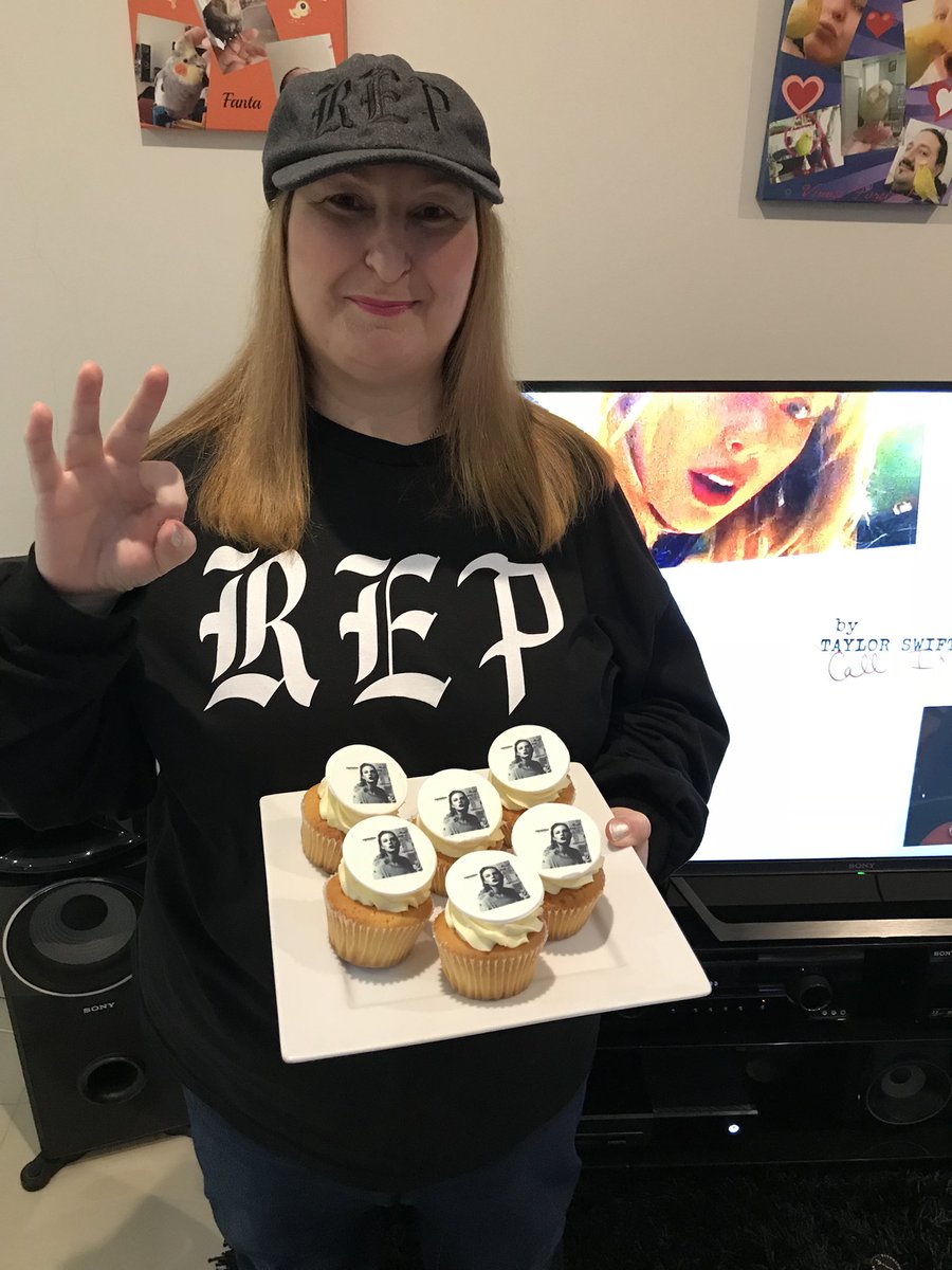 Reputation at No.2… Let’s get this baby to No.1! 123 LGB!!!
😂🐍🖤