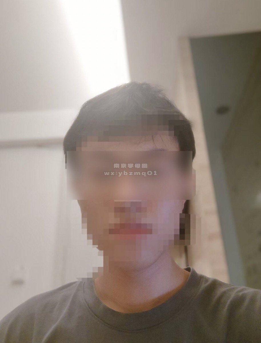 Dom/字母圈
25 171 120
温柔，习惯沉默，情绪稳定，体制内工作，平时比较忙，周末喜欢旅行