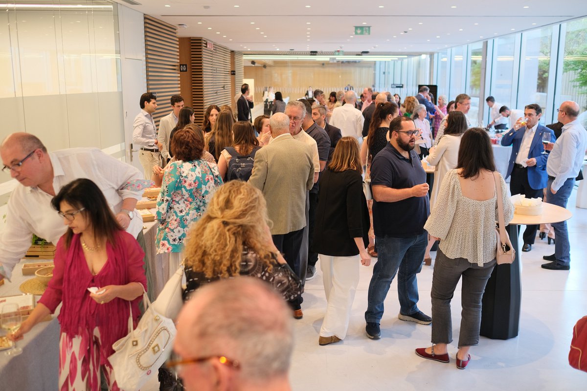 Deusto Business Alumni (@alumnidba) on Twitter photo IA, estrategia y talento 👩💻🤖
En Madrid, <a href="/AlumniDBA/">Deusto Business Alumni</a> y <a href="/AccentureSpain/">Accenture España</a> reunieron a líderes de @BBVA, <a href="/Telefonica/">Telefónica</a> y Accenture para debatir cómo liderar con IA.
🔍 Casos reales
🎯 Claves estratégicas
🤝 IA con propósito humano
acortar.link/oqDx2T
<a href="/deustoDBS/">Deusto Business School</a> <a href="/deusto/">Universidad Deusto - Deustuko Unibertsitatea</a> IA, estrategia y talento 👩💻🤖
En Madrid, <a href="/AlumniDBA/">Deusto Business Alumni</a> y <a href="/AccentureSpain/">Accenture España</a> reunieron a líderes de @BBVA, <a href="/Telefonica/">Telefónica</a> y Accenture para debatir cómo liderar con IA.
🔍 Casos reales
🎯 Claves estratégicas
🤝 IA con propósito humano
acortar.link/oqDx2T
<a href="/deustoDBS/">Deusto Business School</a> <a href="/deusto/">Universidad Deusto - Deustuko Unibertsitatea</a>