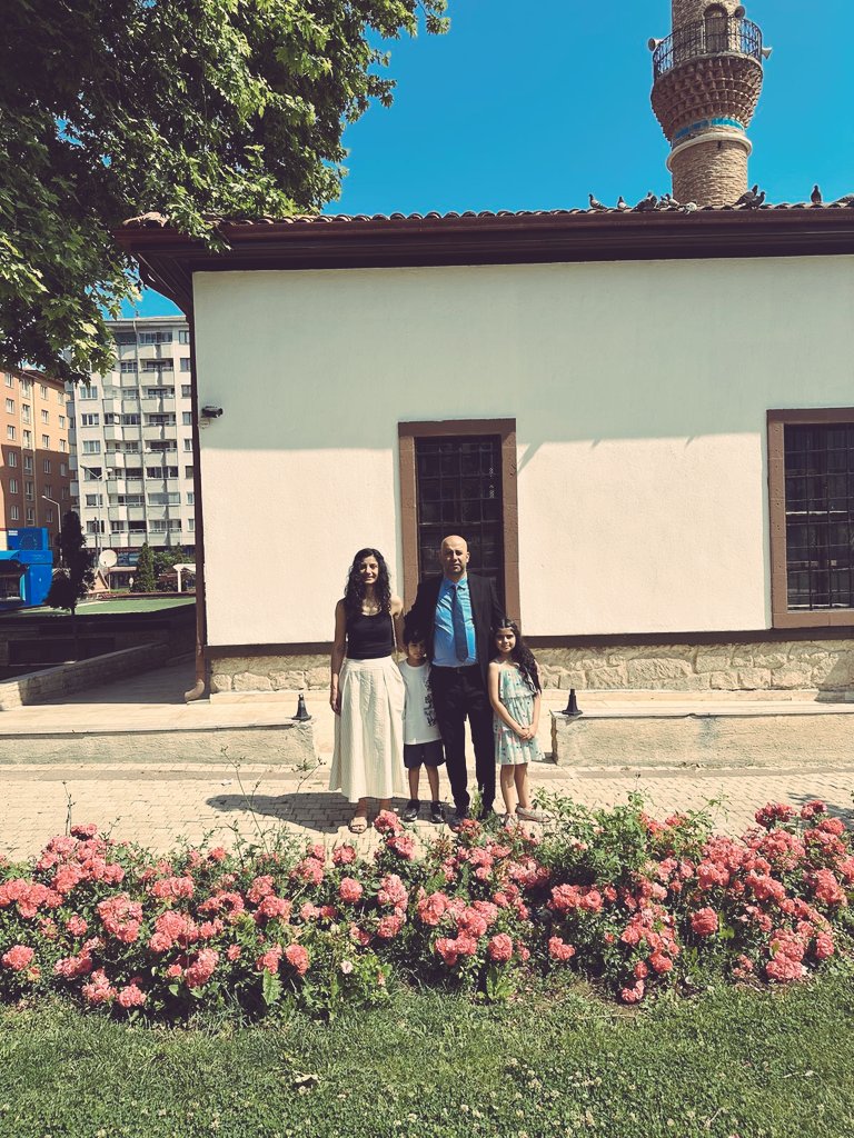 Kurban Bayramınız mübarek olsun.

Ailenizle daha güzel günlere erişmeniz dileğiyle, iyi bayramlar.