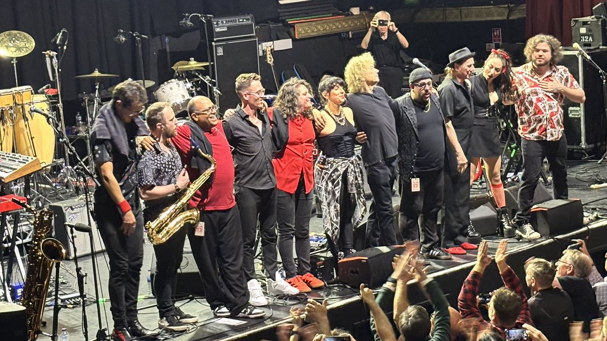 What a night! <a href="/THEadrianbelew/">adrian belew</a> and Jerry Harrison at the Manchester Ritz. Talking Heads party time 🥳