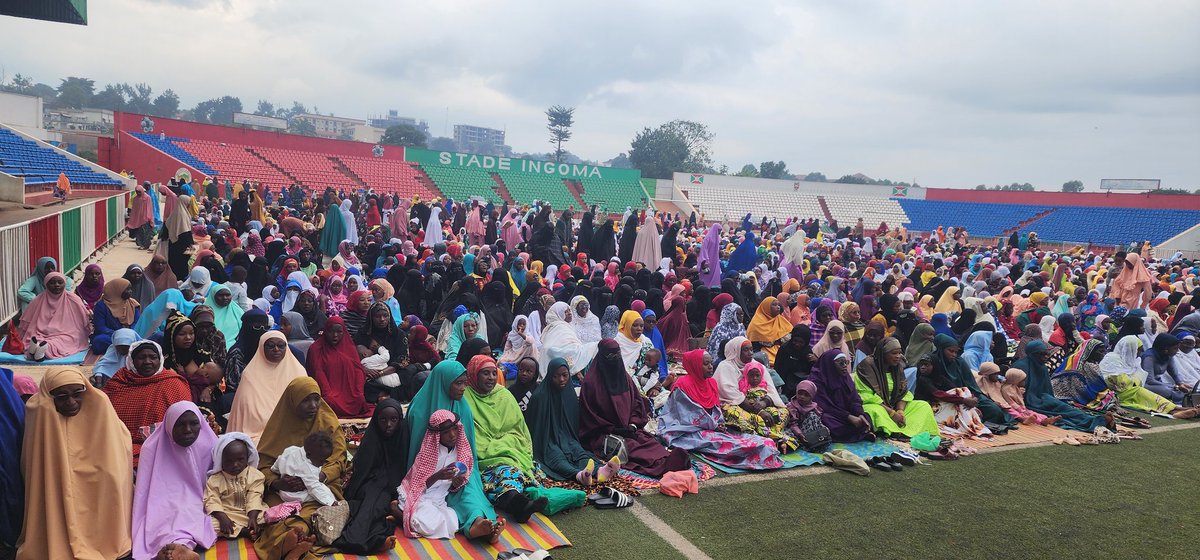 PeaceTanzania's tweet photo. Waislam Burundi washerehekea sikukuu ya Eid el Adha, katibu mkuu @CnddFdd ndugu @R_Ndikuriyo mgeni rasmi kitaifa mjini Gitega, aahidi kusaidia kukuza uislamu. Rais wa Burundi @GeneralNeva atoa zawadi ya Ng'ombe na kondoo kwa waislmu kuchinja https://t.co/o9KTAU3iyD
