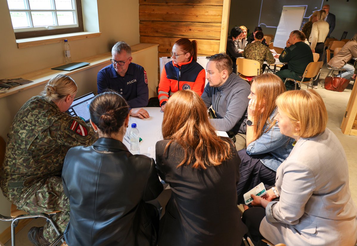 Seminārā “RUPORS” Vidzemē un Kurzemē komunikācijas speciālisti no Zemessardzes, pašvaldībām, VUGD, policijas, robežsardzes un NMPD strādāja pie vienota plāna, kā efektīvi informēt sabiedrību krīzes gadījumā 📢🤝🏻