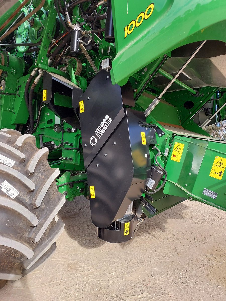 seed_terminator's tweet image. Double trouble 😎
Donohue’s twin John Deere X9 1000s are now kitted out with Seed Terminator Pro X.
Big thanks to the Donohue family, as well as @EmmettsGroup Swan Hill, plus a shout out to Clive &amp;amp; Ryan for the fit-up and handover.
#TerminatorLegends #ProX #SeedTerminator…