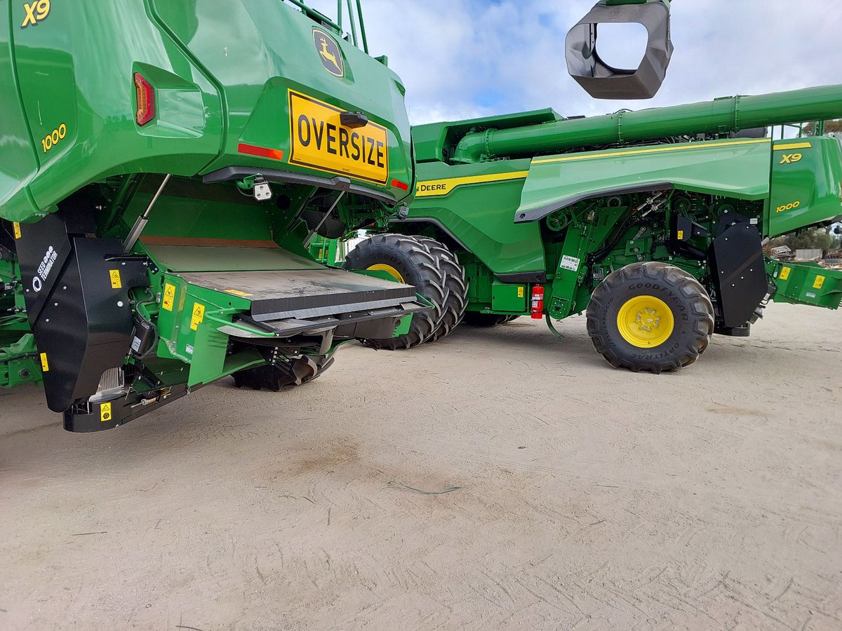 seed_terminator's tweet image. Double trouble 😎
Donohue’s twin John Deere X9 1000s are now kitted out with Seed Terminator Pro X.
Big thanks to the Donohue family, as well as @EmmettsGroup Swan Hill, plus a shout out to Clive &amp;amp; Ryan for the fit-up and handover.
#TerminatorLegends #ProX #SeedTerminator…