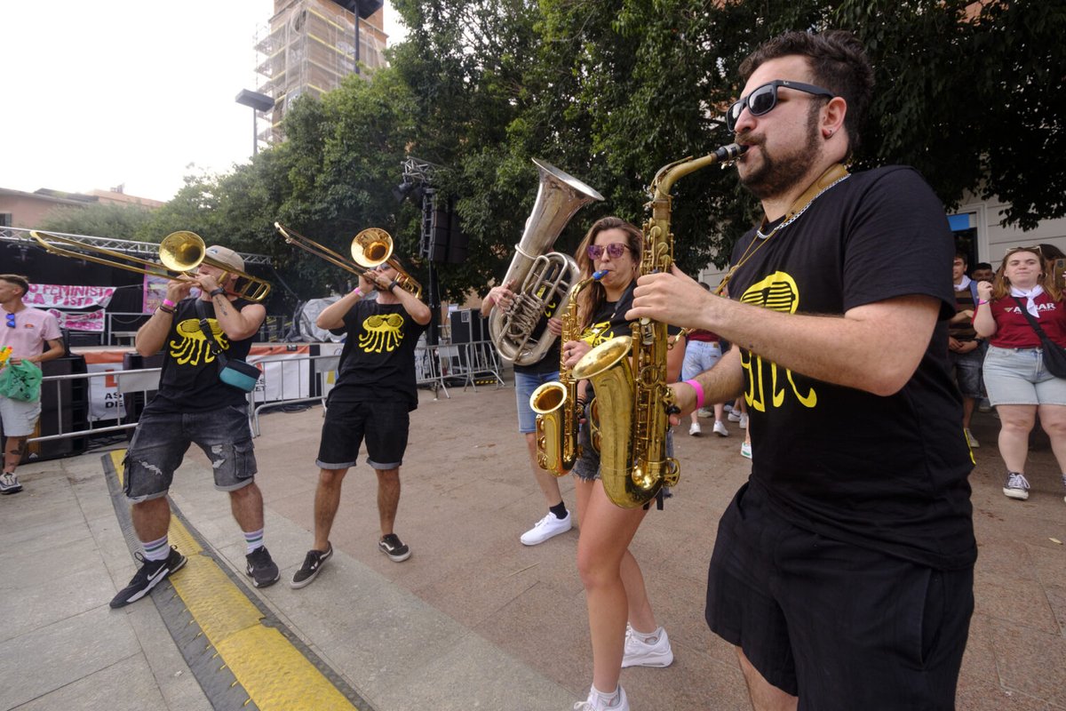 #CulturaLH #TradicionsLH🎉
La Festa Major del Centre escalfa motors❗️Celebració del 17 i el 24 de juny.
✅Inscripcions obertes per a la III Baixada de carretons i per a la Farandul’ha. 
✅I avui, 6 juny, a 14h, a la venda els tiquets del Cercabirres

👇👇
lhdigital.cat/noticies/cerca…
