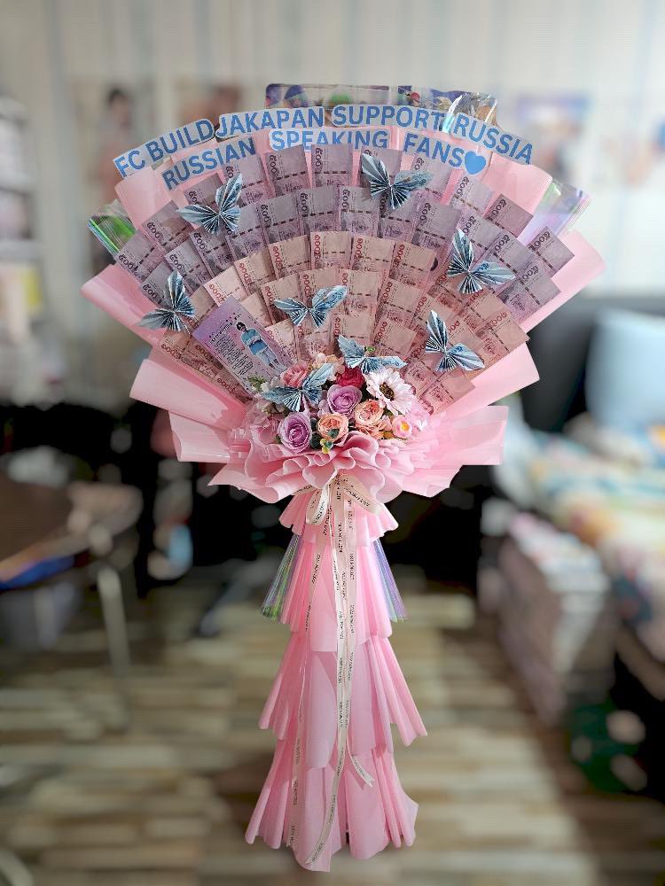 BuildSupportRu's tweet image. 💕Денежный букет для Биу💕

Мы рады представить подарок для Биу от всех русско-говорящих фанатов💙 Всем спасибо за участие, ваши теплые сердца сделали это возможным 🌸

Подробности ⬇️

HBD BUILD NEXT LEVEL DAY 
#Chapter31WithBuild
#Builds31stBDayProjects
#BuildJakapan #Beyourluve