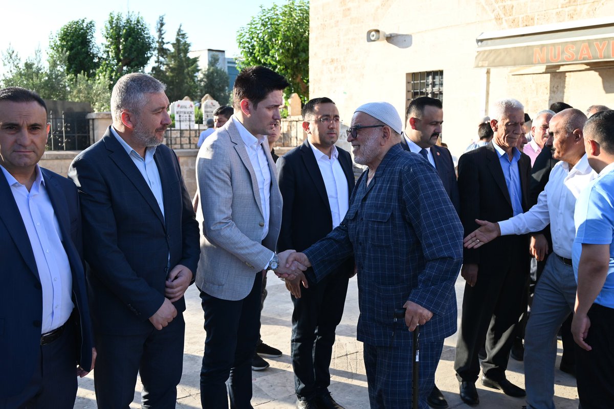 📍Nusaybin/Vatandaşlarla Bayramlaşma Programı

Kaymakamımız Sayın Evren ÇAKIR, Nusaybin Tarihi Zeynel Abidin Camiinde Bayram Namazı'nı eda etti.

Namazın ardından Nusaybinli hemşehrilerimizle bir araya gelerek mübarek Kurban Bayramı’nı tebrik eden Sayın Kaymakamımız, Kurban