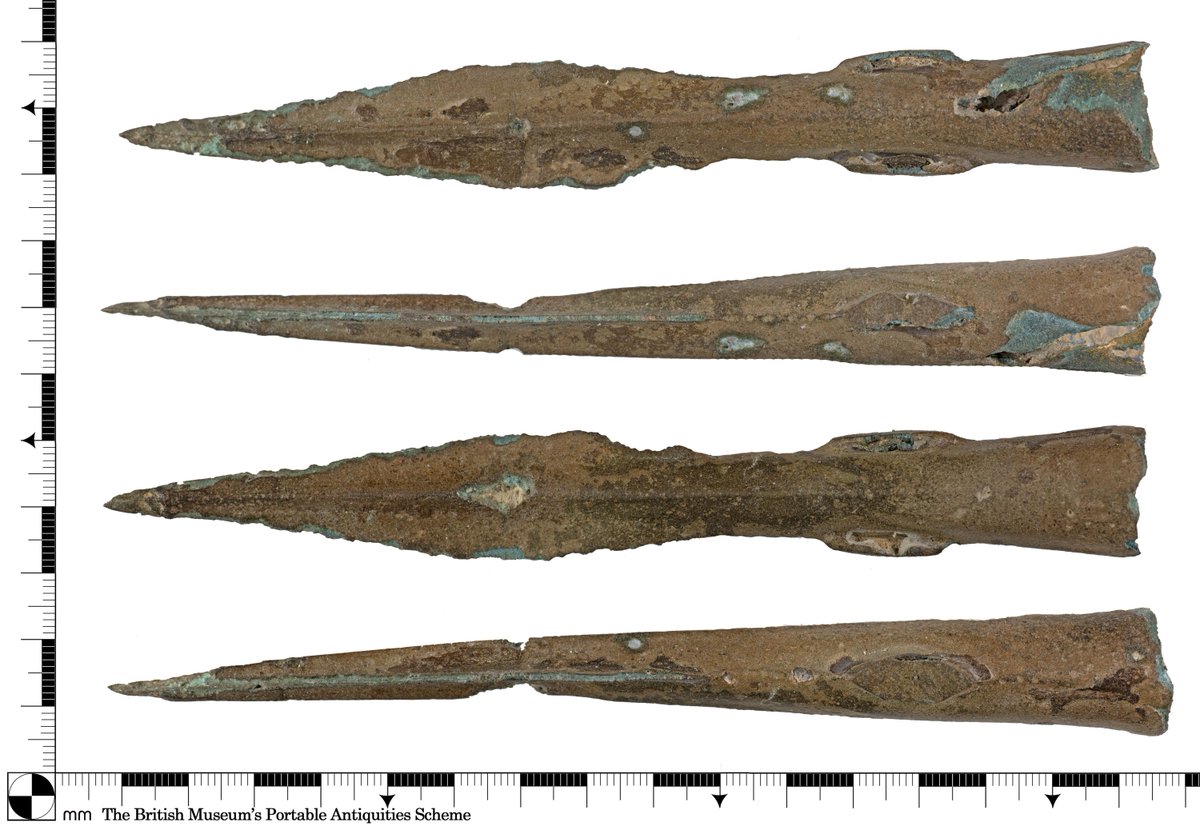 YORYM_FLA's tweet image. This is a Bronze Age spearhead which dates to c. 1550-1250 BC. No crushed loops are present on the side of the socket. These would have helped keep the spearhead attached to a shaft. #FindsFriday buff.ly/OlOw3KQ