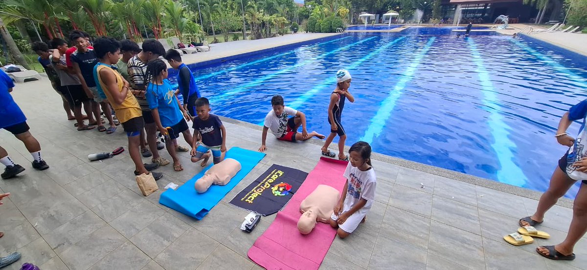 FFHMedia's tweet image. Our friends and partners at the iCare Project conduct water safety, water rescue and life saving skills for indigenous children. Well done, Coach Ronel!