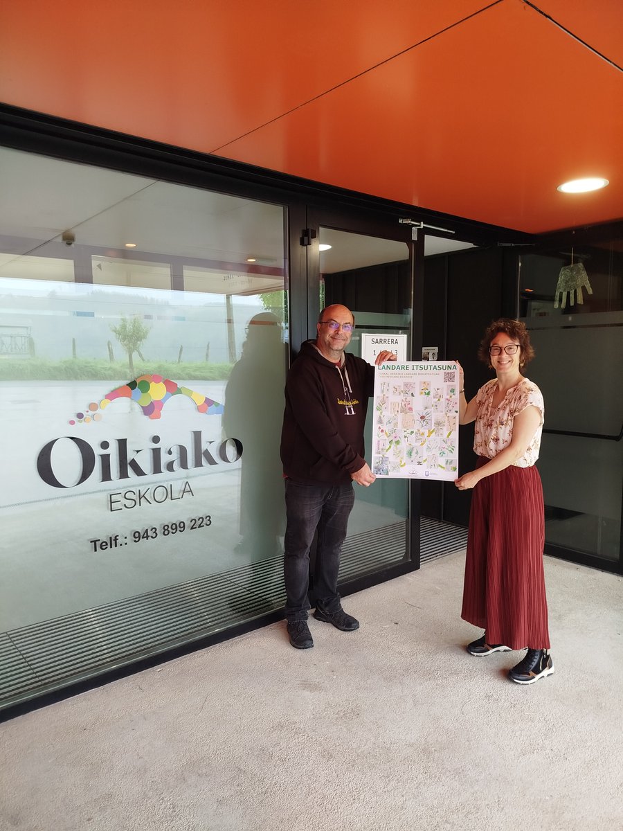 Aste honetan Zumaiako <a href="/Txikipedia/">Txikipedia</a> proiektua erakusten aritu gara, astelehenean Urola Kostako hainbat eskoletan eta asteazkenean Leioako Unibertsitatean egin den "IrakasleON garapen profesionala" azokan.
Argazkiak (1/2)
#Txikipediazumaia
#zumaia
#euskaleskolapublikoa