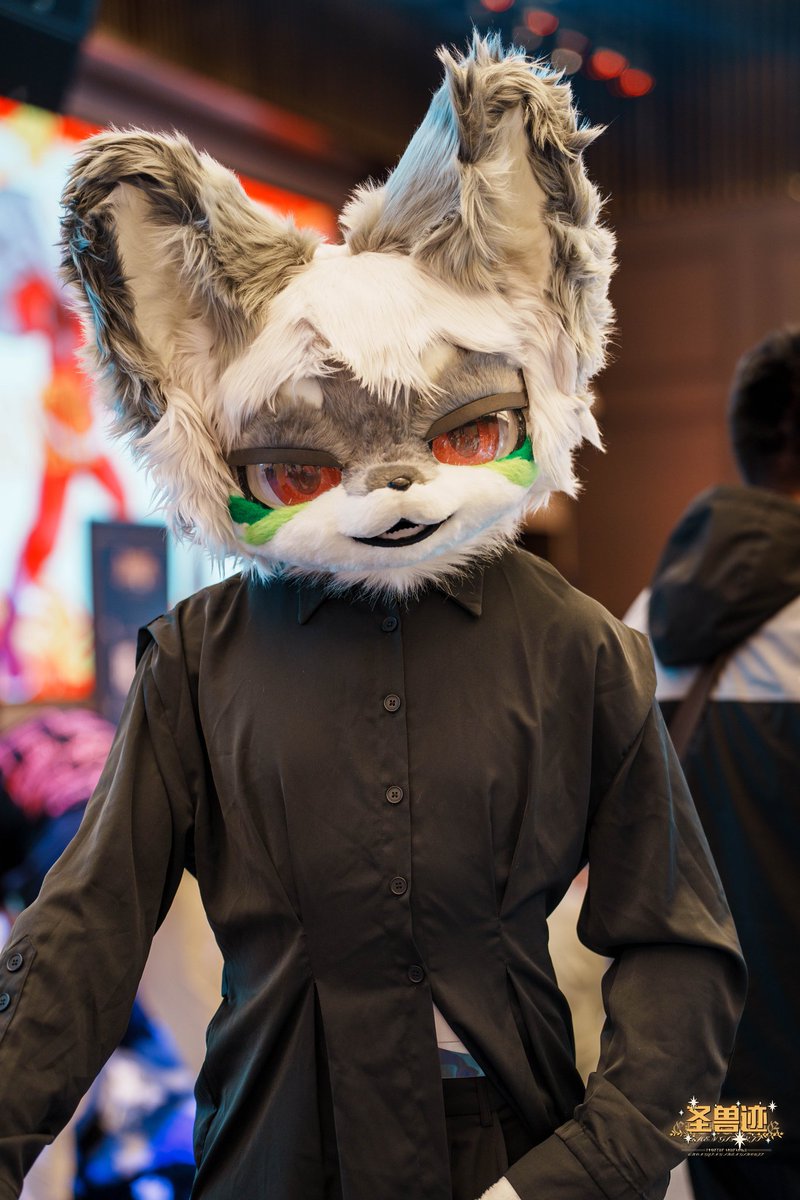 “拍好了吗？啊？什么叫我露馅了？”
（真没想到露馅了）
#fursuit #FursuitFriday