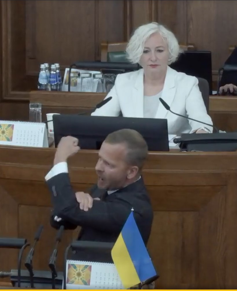 Par vissirslikti vaimanām, un nav par ko balsot. Vienmēr var būt DAUDZ SLIKTĀK. Gribat katru rītu sagaidīt ar "rosļikova sveicienu"?
Aizvelcies un nobalso!