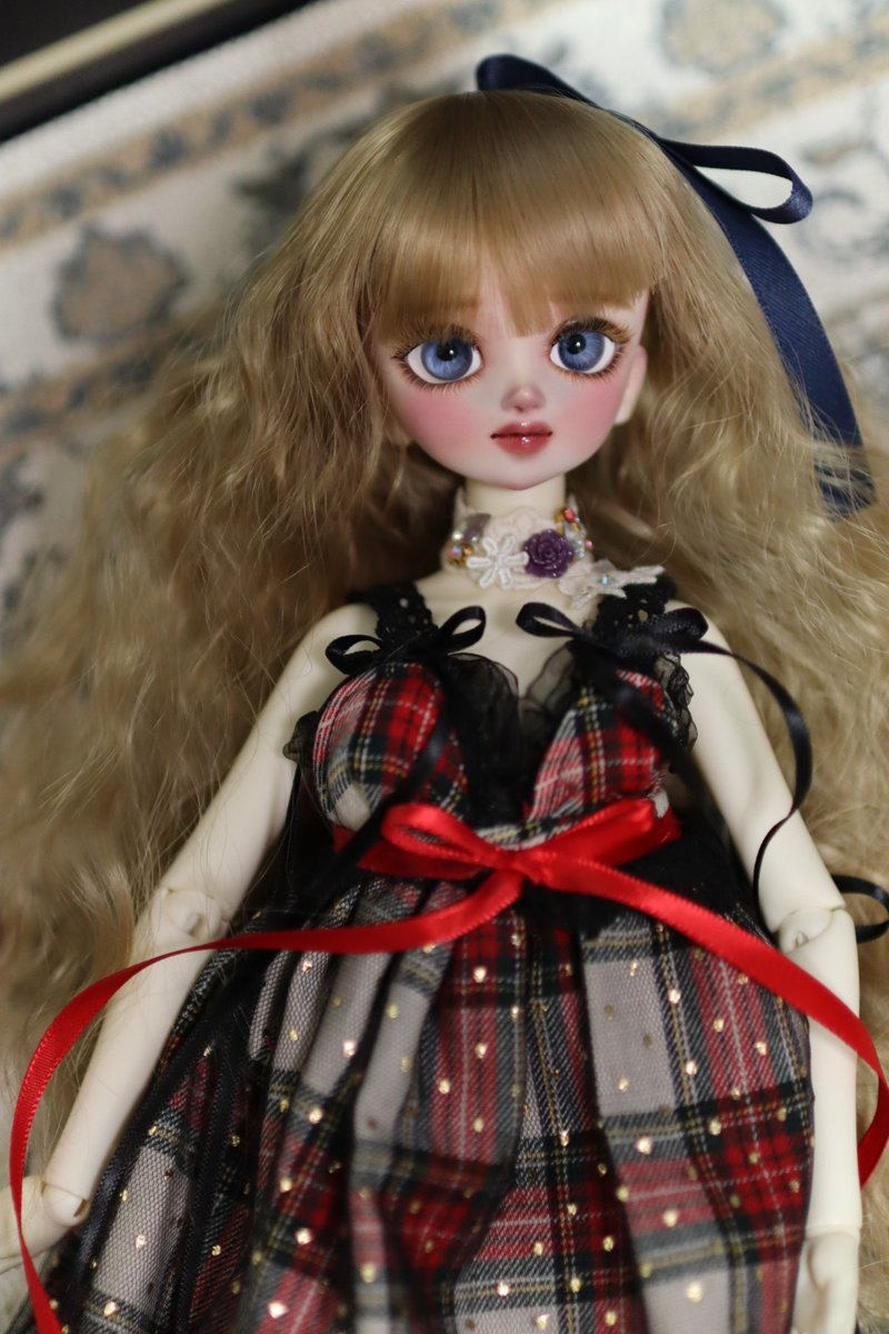 리본아가씨!!

허니팟 클래식펌 너무 감동적으로 예뻐요 ㅜㅜ
원래도 리본 좋아해서 만들어논 거적때기도 리본투성이라 리본이 과하지만 예쁜 ㅜㅜ
안구 악세 <a href="/leeya611/">리야</a> 
가발 <a href="/goldpoohs2/">::허니팟(Honey pot)🍯::</a>