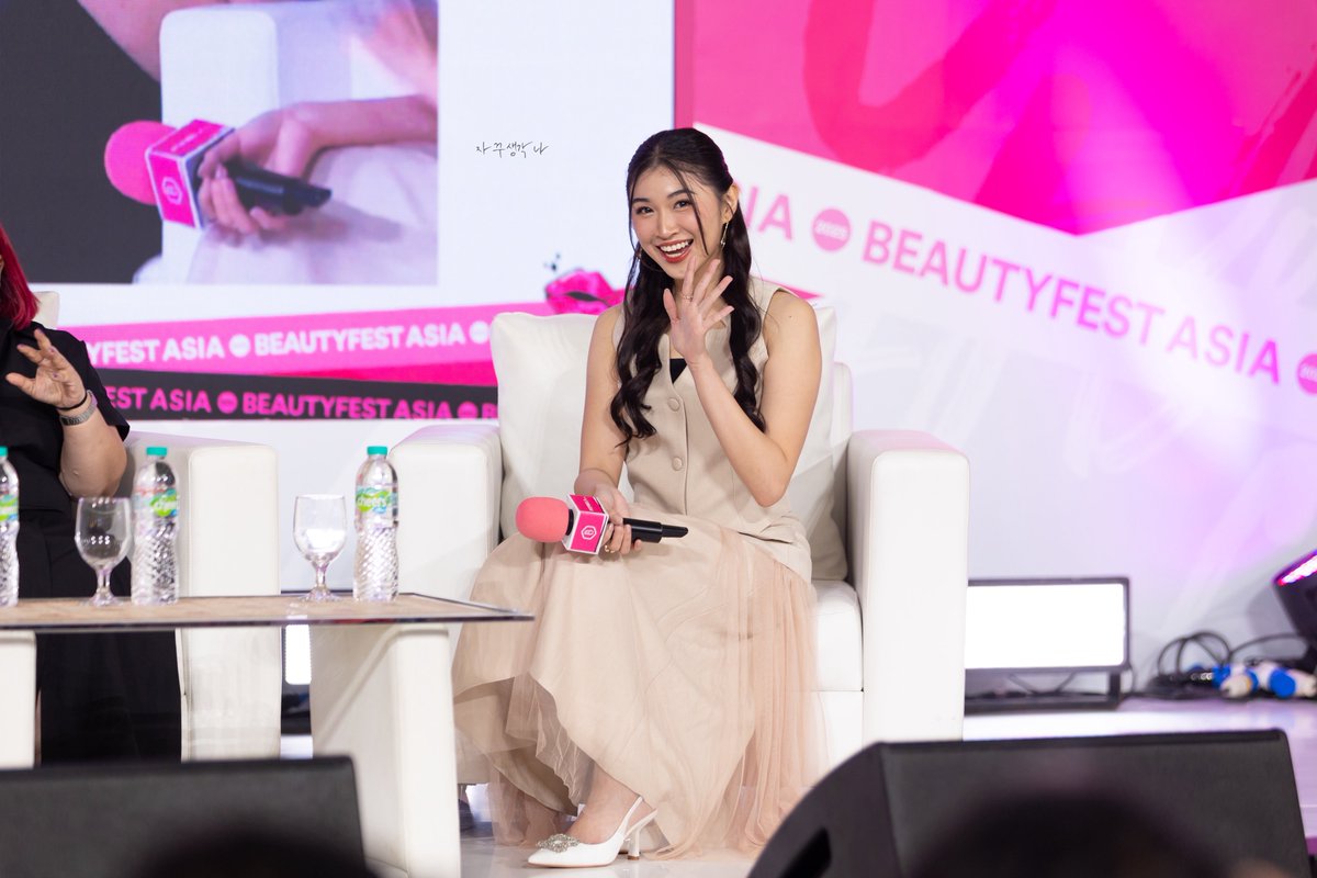 chocofy's tweet photo. 250606 Beauty Fest Asia ๐ฉท๐ฉต
mau nangis akhirnya ketemu shani lagiii
#cintaPertama #stillTheOne @_shanindira https://t.co/Z4xD9xOj1g