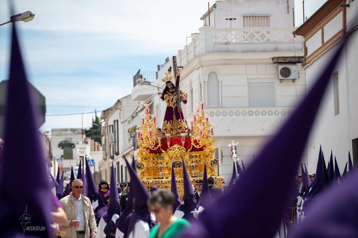 El Señor puso en el cielo su trono.

Hoy es Viernes del Señor.

#SeñordeCasariche 
#ProtectorPerpetuo 
#NazarenoyEsperanza💜⚓💚