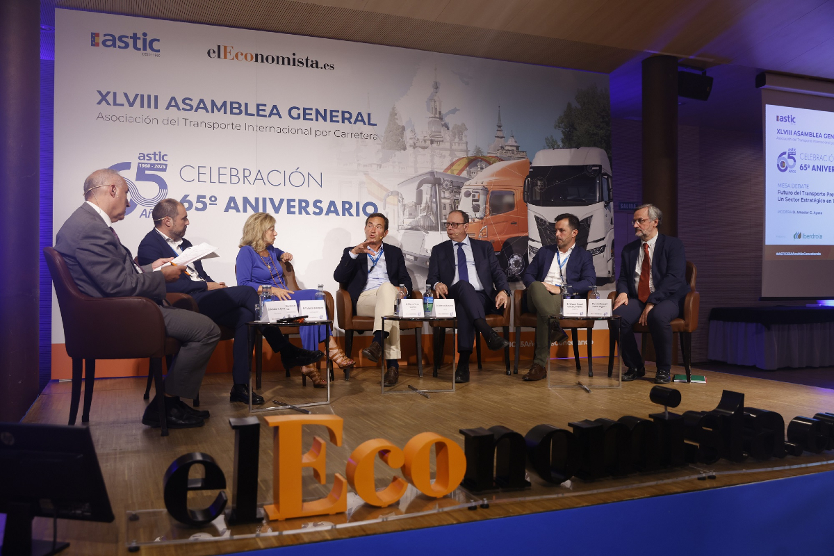 Esta semana hemos estado presentes en un evento clave para el sector logístico. Nuestro director de Aprovisionamiento y Transporte, Miguel Ángel García, ha participado en la celebración del 65º Aniversario de la Asociación del Transporte Internacional por Carretera (ASTIC),