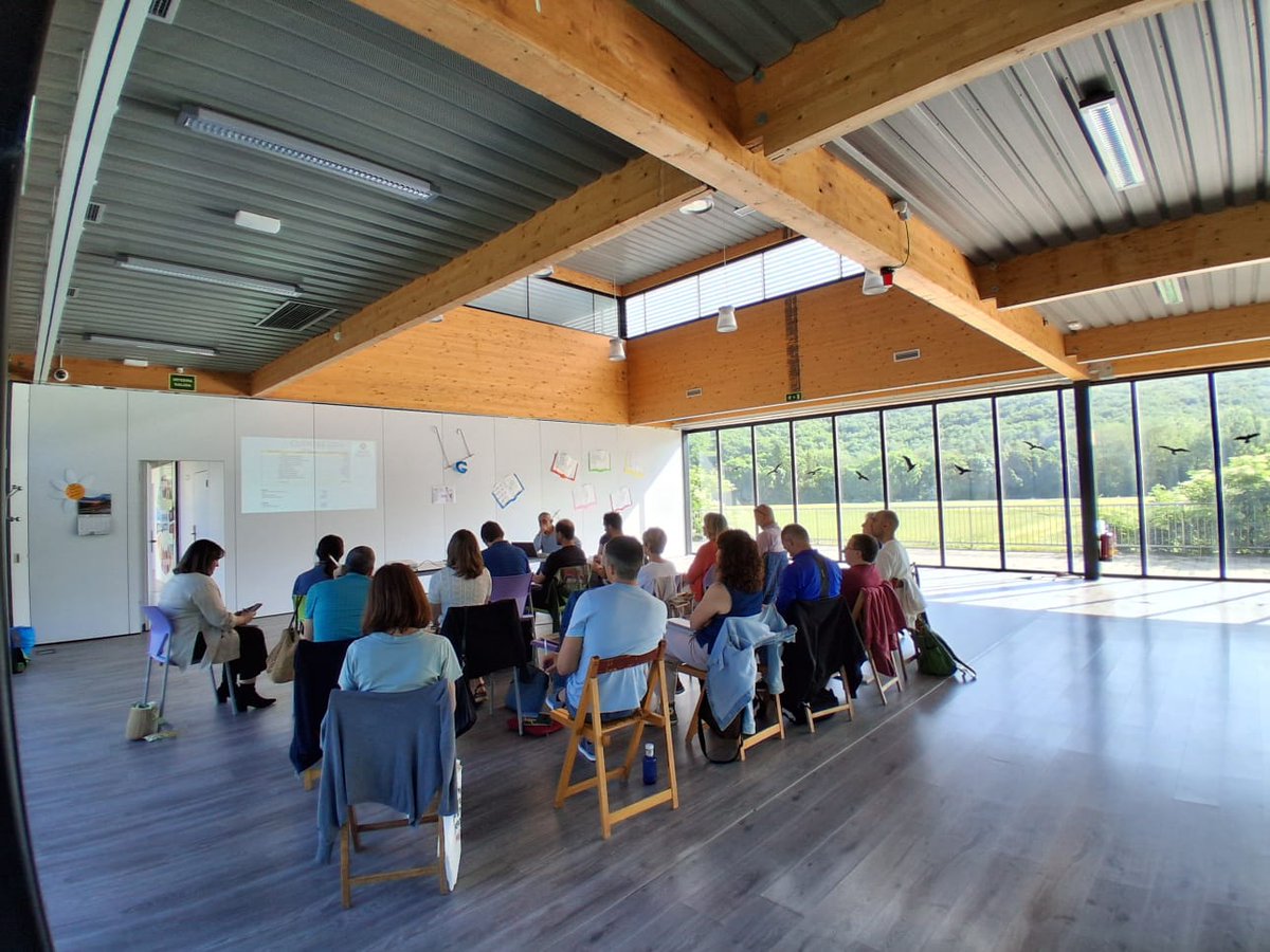 👫Gaur Arraia-Maeztun gaude #Euskadiko #LGE guztiak, Menekoren urteko Ohiko Asamblea ospatzen. 
··
👫Hoy, todas las #ADR de #Euskadi, estamos en Arraia-Maeztu celebrando la reunión de la Asamblea General. 

#meneko #desarrollorural #landagarapena